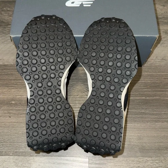 NWT’S NEW BALANCE 327 SILVER BIRCH & BLACK!TODDLER SIZE 12!